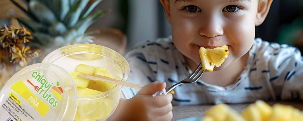 Envases de fruta cortada lista para consumir en máquina de vending escolar