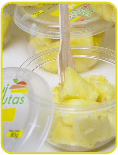 Piña cortada a dados