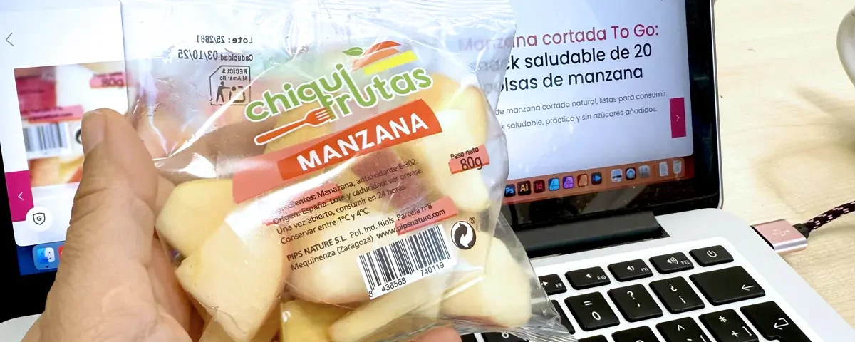 fruta en porciones individuales como snack saludable en la oficina